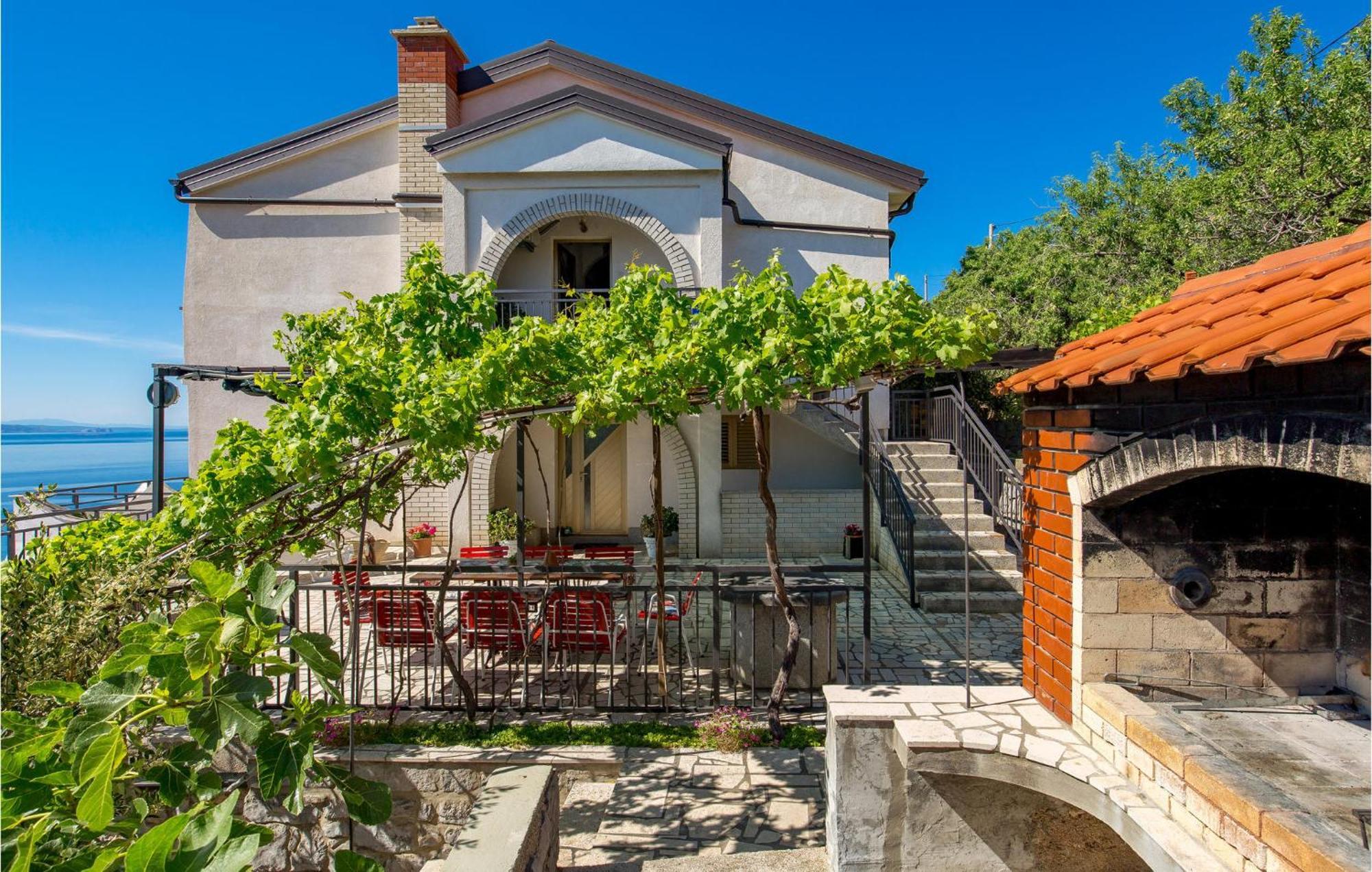 4 Bedroom Awesome Apartment In Sveti Juraj Exterior photo