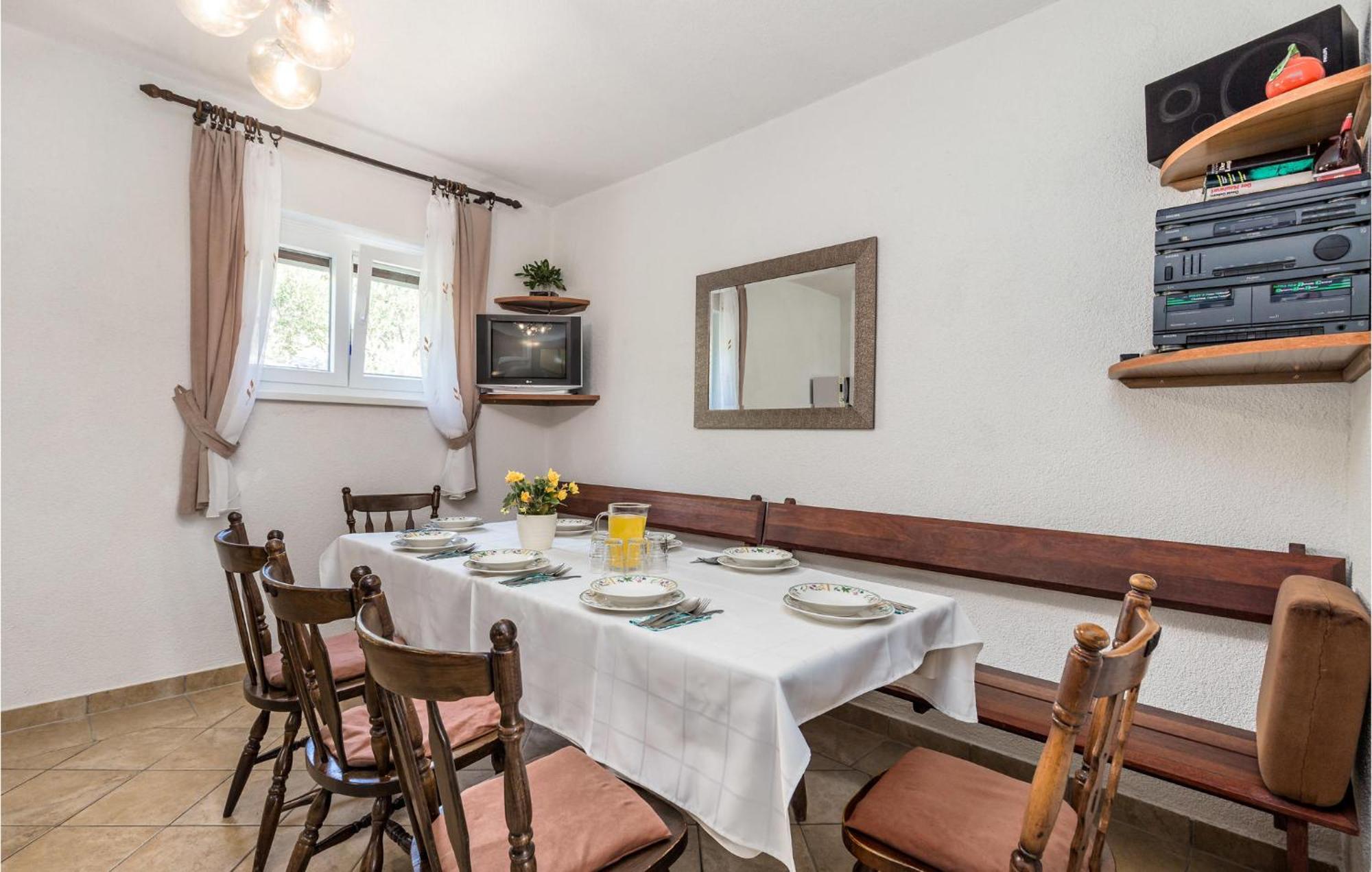 4 Bedroom Awesome Apartment In Sveti Juraj Exterior photo