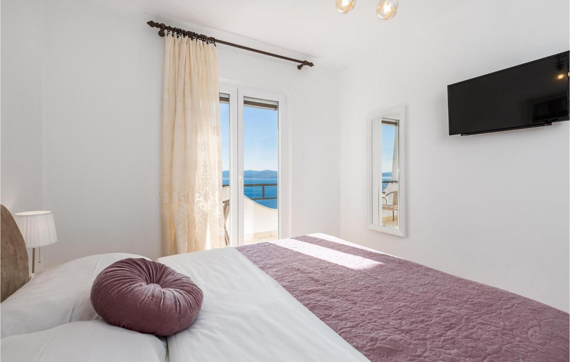 4 Bedroom Awesome Apartment In Sveti Juraj Exterior photo