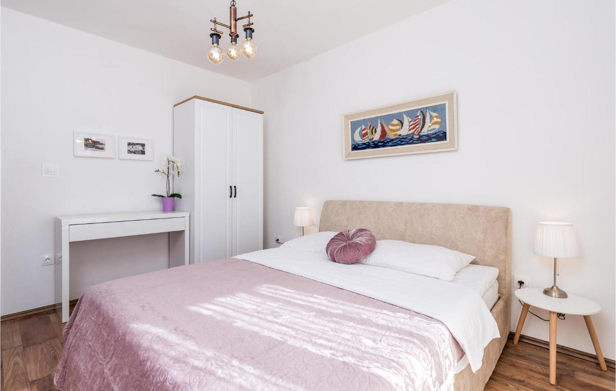 4 Bedroom Awesome Apartment In Sveti Juraj Exterior photo