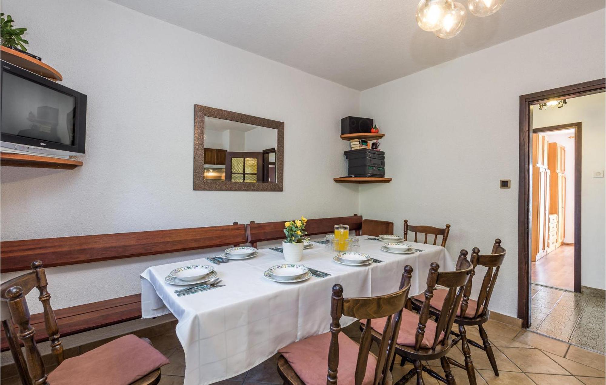 4 Bedroom Awesome Apartment In Sveti Juraj Exterior photo