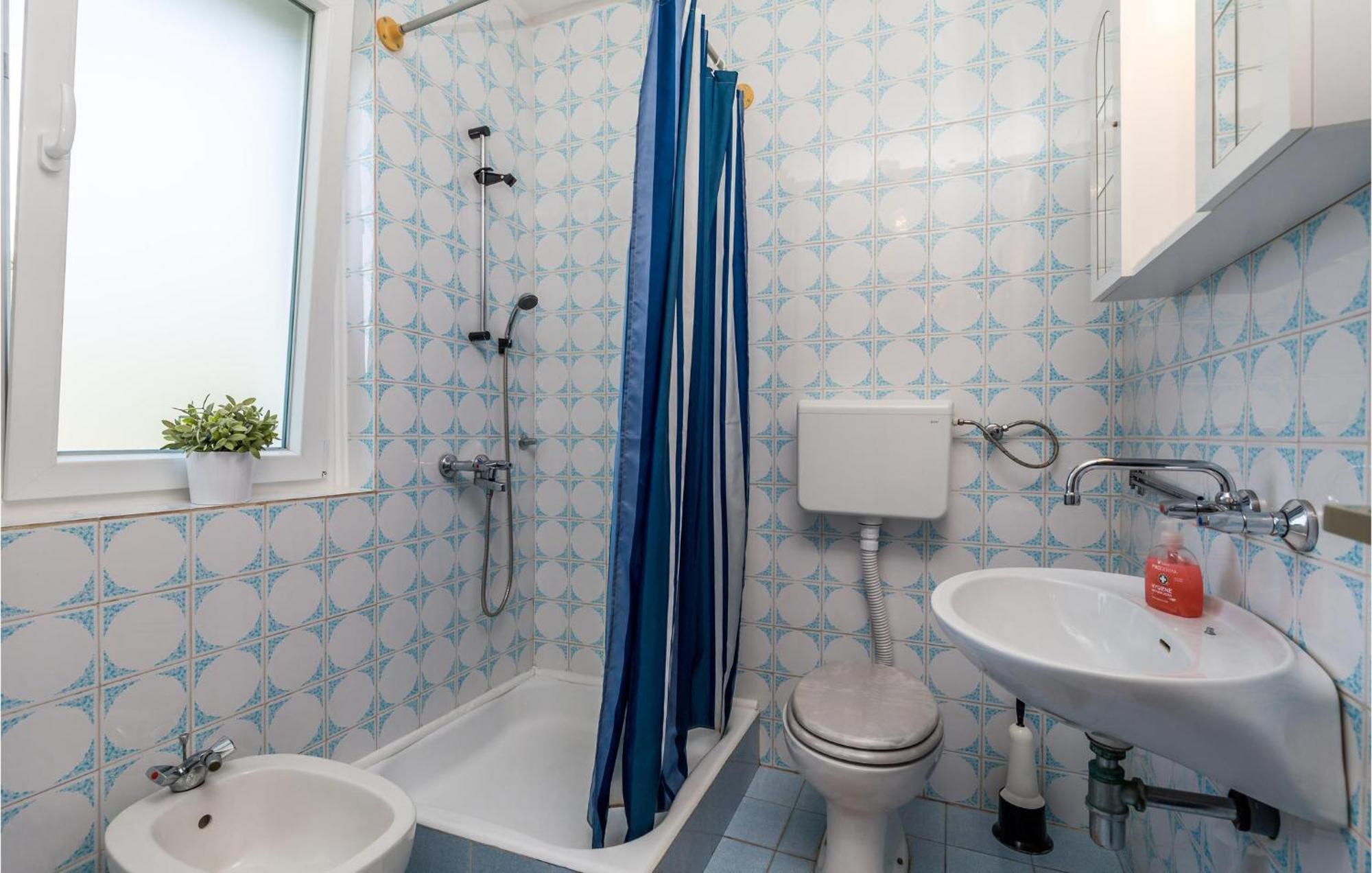 4 Bedroom Awesome Apartment In Sveti Juraj Exterior photo