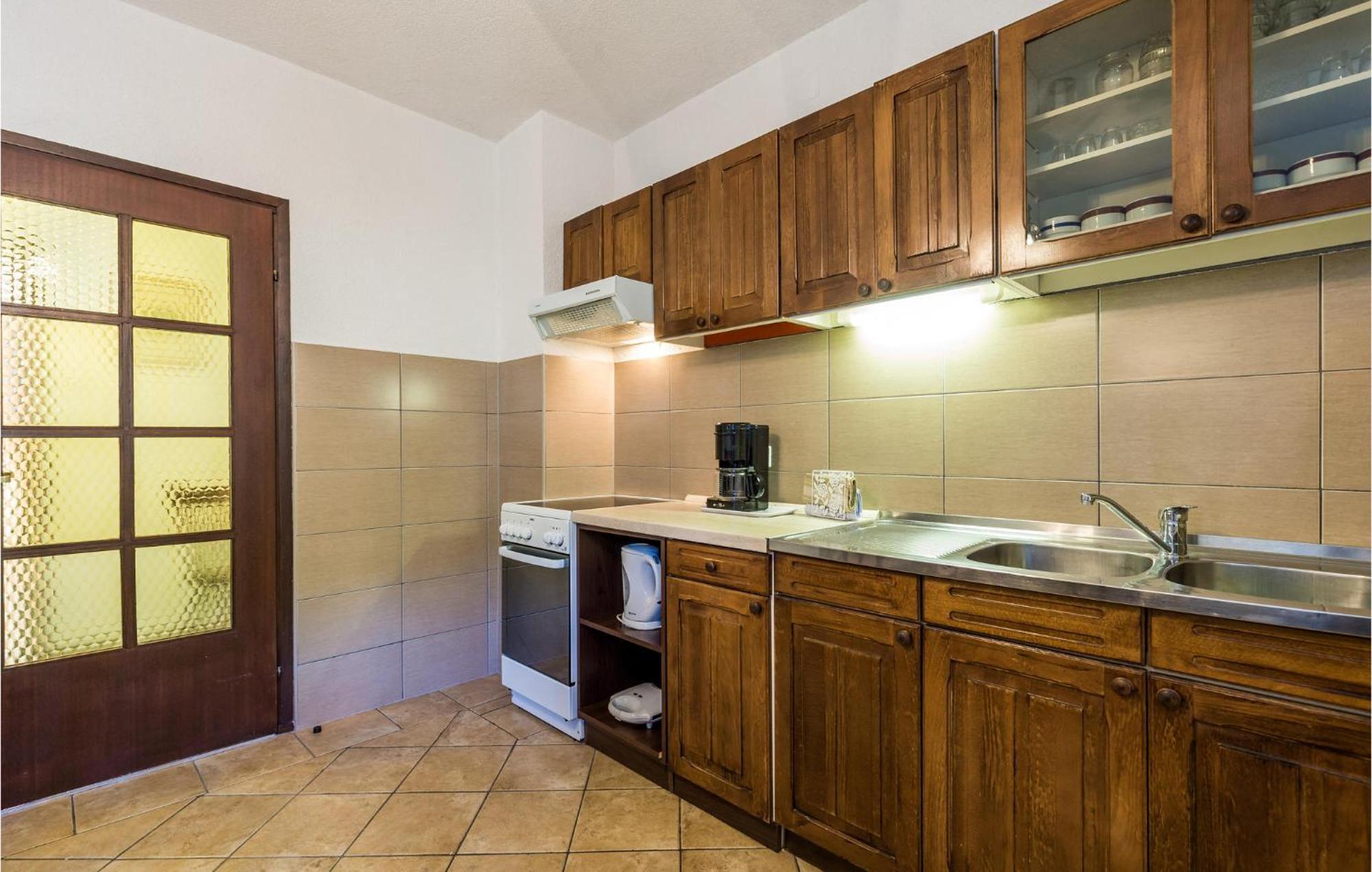 4 Bedroom Awesome Apartment In Sveti Juraj Exterior photo