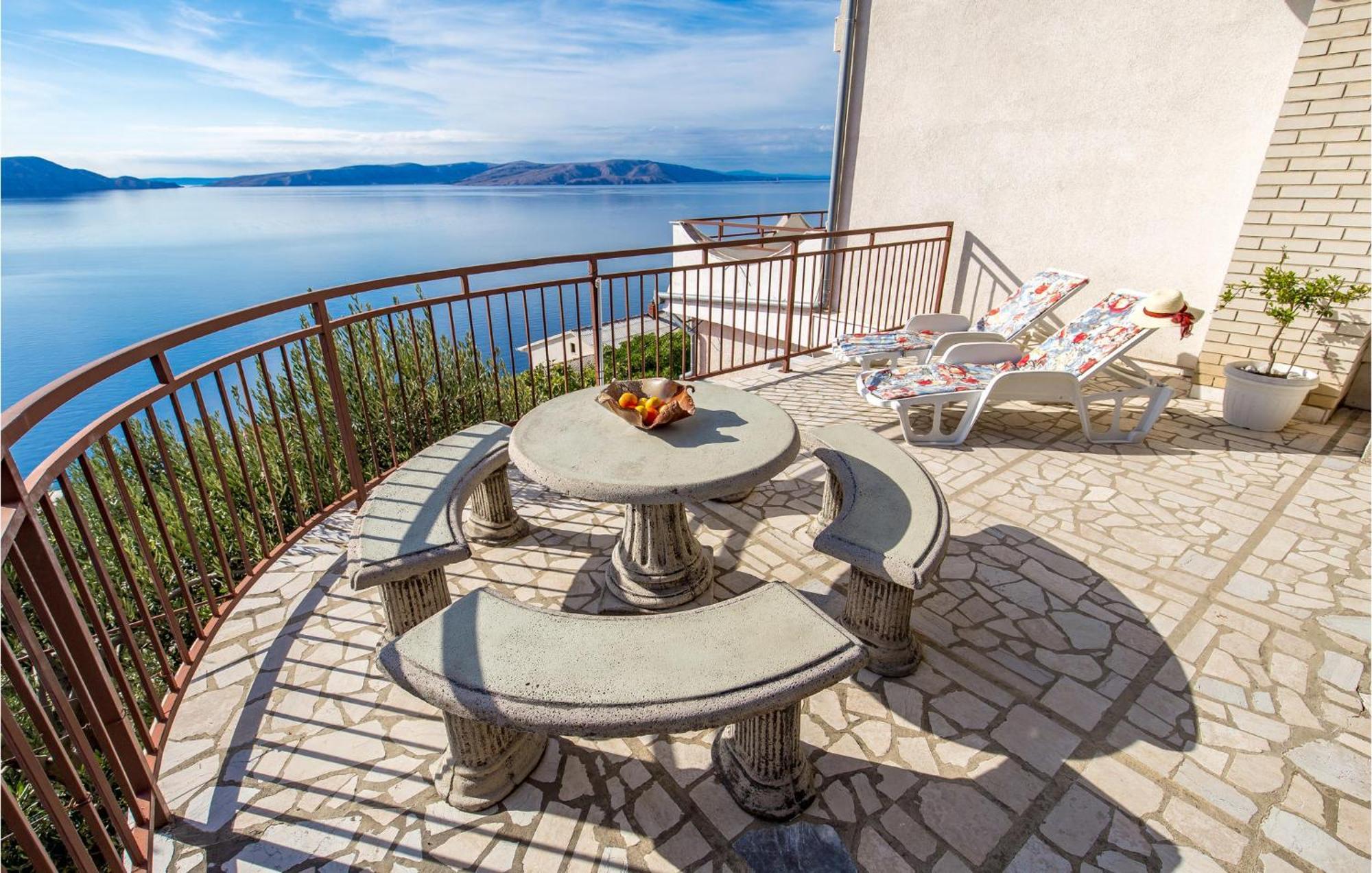 4 Bedroom Awesome Apartment In Sveti Juraj Exterior photo