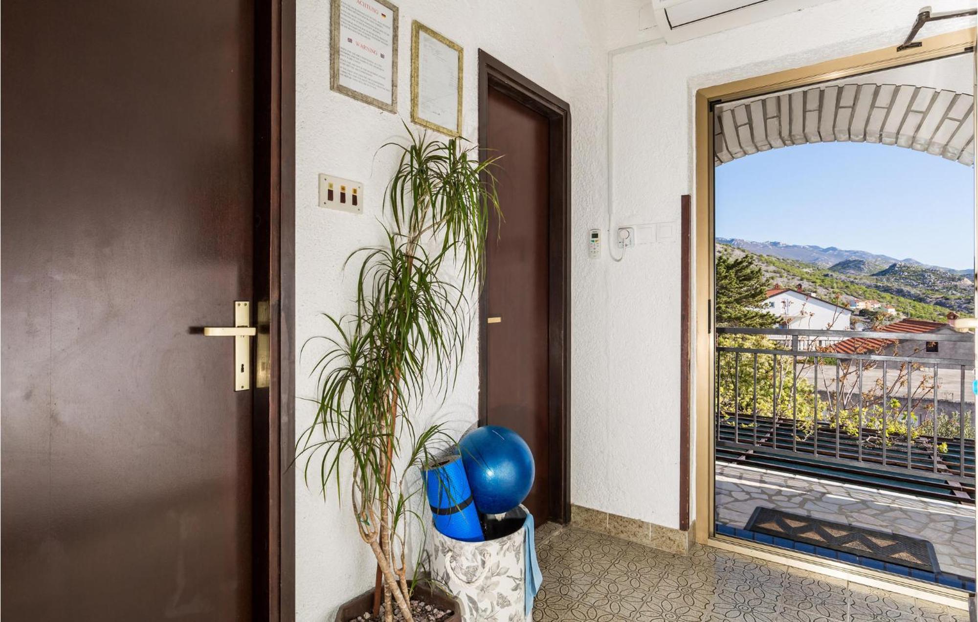 4 Bedroom Awesome Apartment In Sveti Juraj Exterior photo