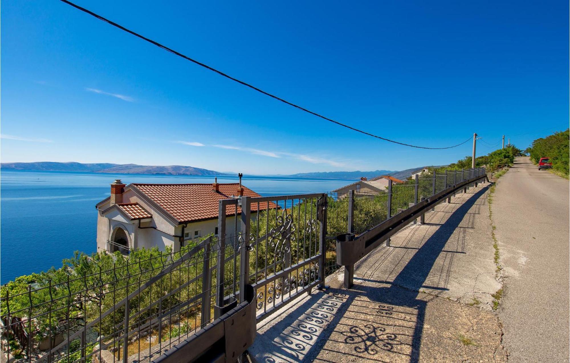 4 Bedroom Awesome Apartment In Sveti Juraj Exterior photo
