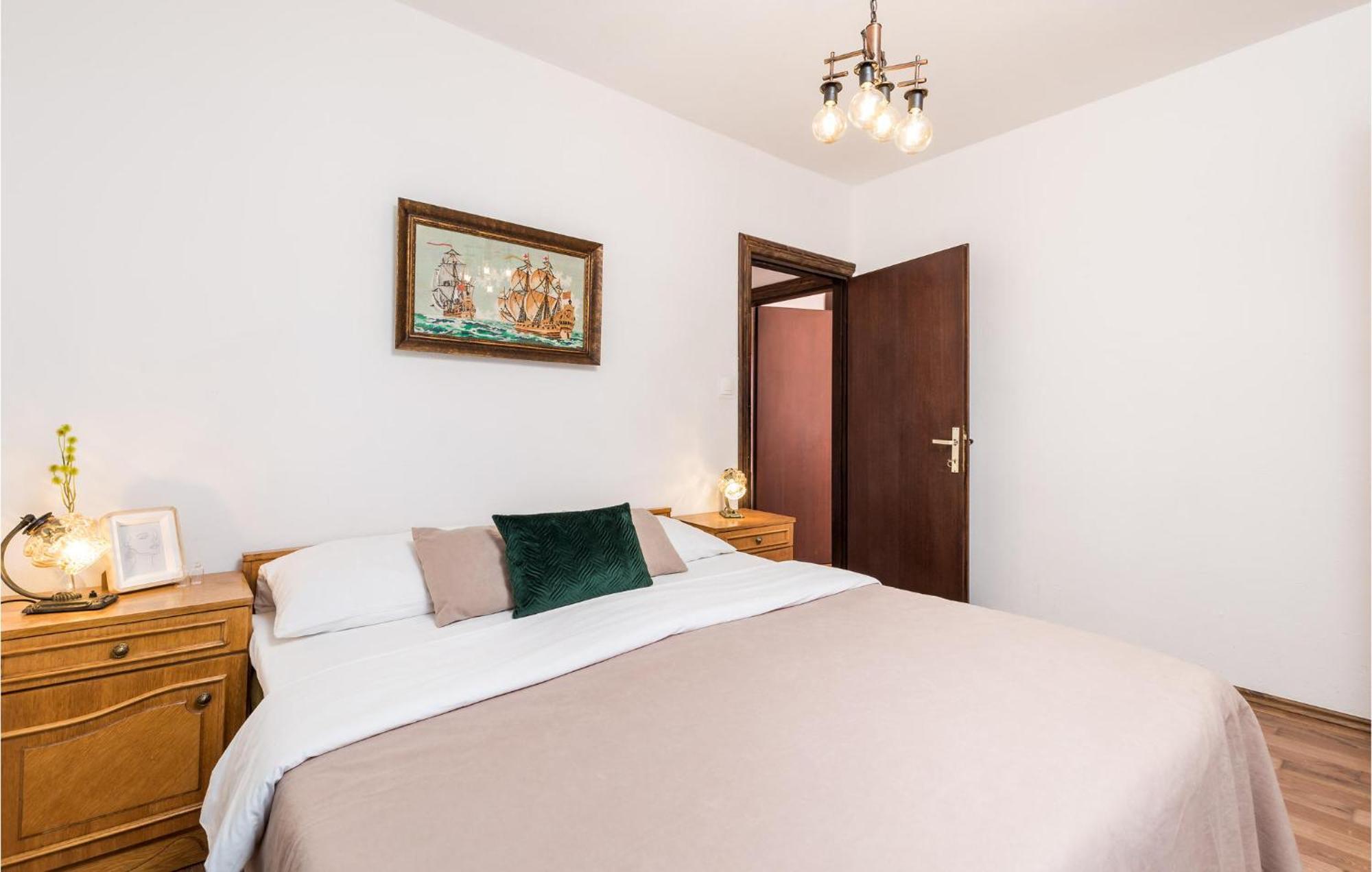 4 Bedroom Awesome Apartment In Sveti Juraj Exterior photo